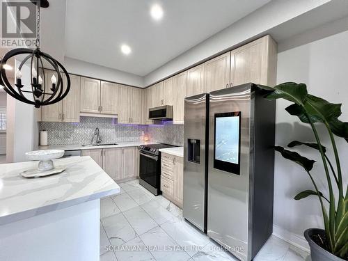 5 Debonair St, Richmond Hill, ON - Indoor Photo Showing Kitchen With Stainless Steel Kitchen With Upgraded Kitchen