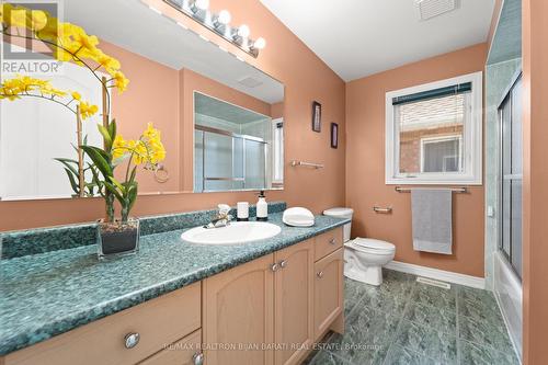 63 Linda Margaret Cres, Richmond Hill, ON - Indoor Photo Showing Bathroom