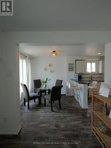 512 Mosley Street, Wasaga Beach, ON - Indoor Photo Showing Living Room