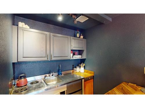 1027 - 930 Dogwood Drive, Kimberley, BC - Indoor Photo Showing Kitchen