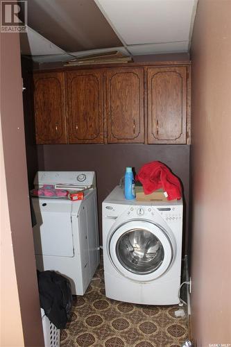 510 Front Street, Eastend, SK - Indoor Photo Showing Laundry Room