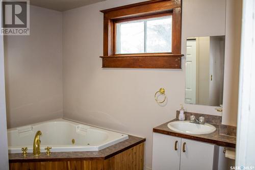 304 Broadway Avenue S, Melfort, SK - Indoor Photo Showing Bathroom