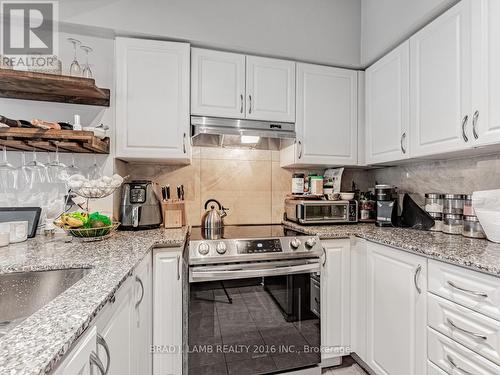 111 - 163 Bleecker Street, Toronto, ON - Indoor Photo Showing Kitchen With Upgraded Kitchen