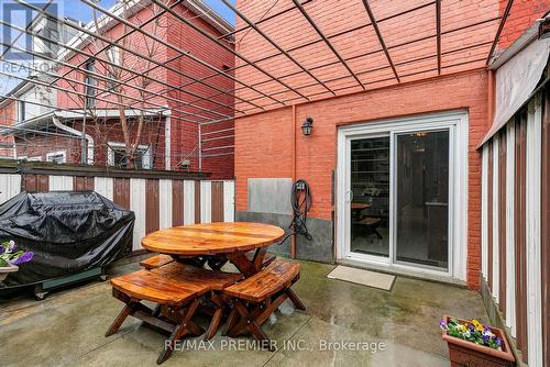 32 Robinson St, Toronto, ON - Outdoor With Exterior