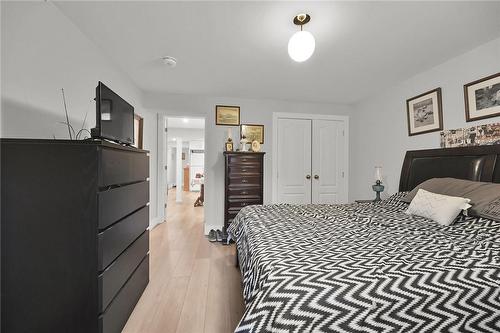 81 Hamilton Street N, Waterdown, ON - Indoor Photo Showing Bedroom