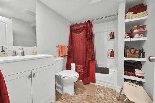 81 Hamilton Street N, Waterdown, ON - Indoor Photo Showing Bathroom