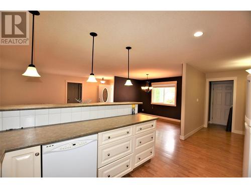 458 Ibis Avenue, Vernon, BC - Indoor Photo Showing Kitchen