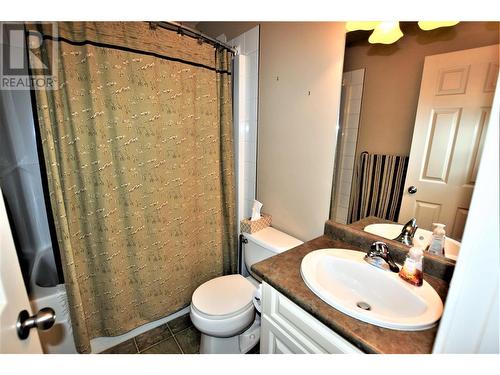 458 Ibis Avenue, Vernon, BC - Indoor Photo Showing Bathroom