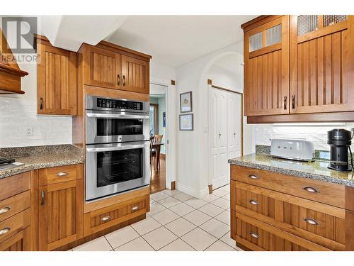 3900 60 Street Nw, Salmon Arm, BC - Indoor Photo Showing Kitchen