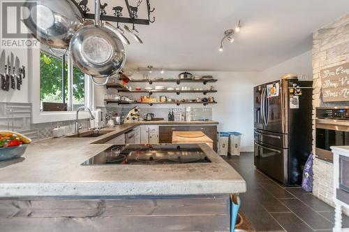 1321 Maccleave Avenue, Penticton, BC - Indoor Photo Showing Kitchen