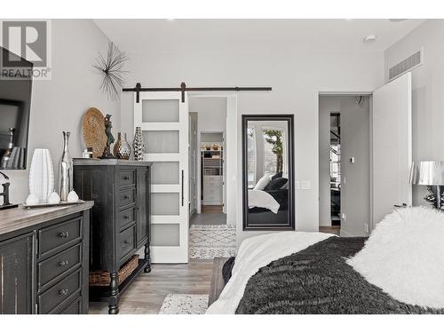 3324 Black Pine Lane, Kelowna, BC - Indoor Photo Showing Bedroom