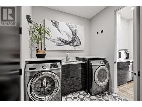3324 Black Pine Lane, Kelowna, BC - Indoor Photo Showing Laundry Room