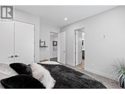 3324 Black Pine Lane, Kelowna, BC - Indoor Photo Showing Bedroom