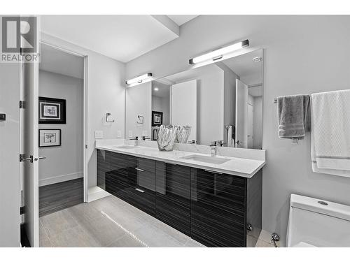 3324 Black Pine Lane, Kelowna, BC - Indoor Photo Showing Bathroom