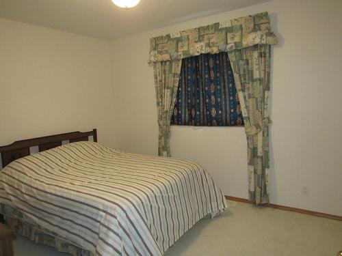 1918 Riverside Crescent, Castlegar, BC - Indoor Photo Showing Bedroom