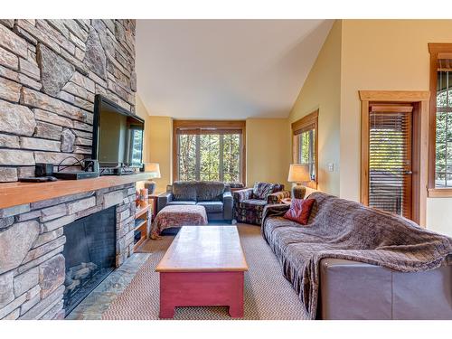 101C - 47 Rivermount Place, Fernie, BC - Indoor Photo Showing Living Room With Fireplace