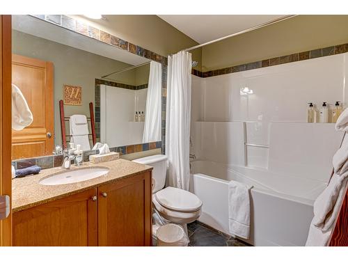 101C - 47 Rivermount Place, Fernie, BC - Indoor Photo Showing Bathroom