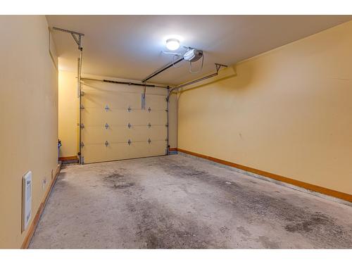 101C - 47 Rivermount Place, Fernie, BC - Indoor Photo Showing Garage