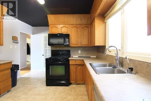 5 Northfield Bay, Yorkton, SK - Indoor Photo Showing Kitchen With Double Sink