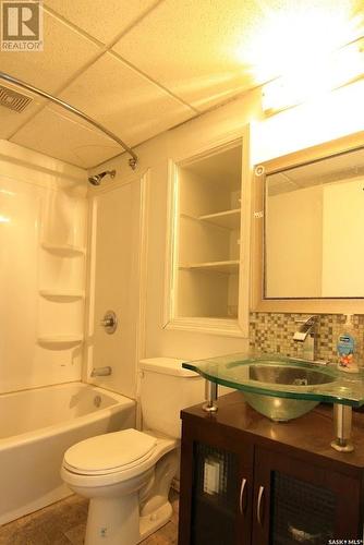 5 Northfield Bay, Yorkton, SK - Indoor Photo Showing Bathroom