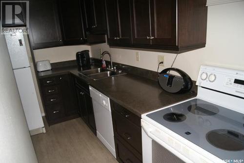B3 215 Kingsmere Boulevard, Saskatoon, SK - Indoor Photo Showing Kitchen With Double Sink