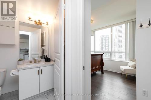 #1105 -15 Legion Rd, Toronto, ON - Indoor Photo Showing Bathroom