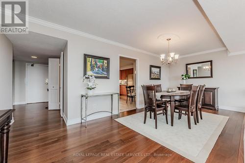 #806 -2185 Marine Dr, Oakville, ON - Indoor Photo Showing Dining Room
