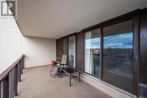 #806 -2185 Marine Dr, Oakville, ON -  With Balcony With Exterior