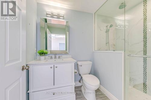 #709 -2511 Lakeshore Rd W, Oakville, ON - Indoor Photo Showing Bathroom