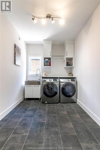 88 Leisure Lane, Dresden, ON - Indoor Photo Showing Laundry Room