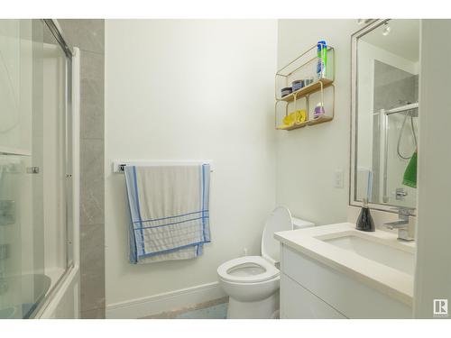 4123 7 Av Sw, Edmonton, AB - Indoor Photo Showing Bathroom