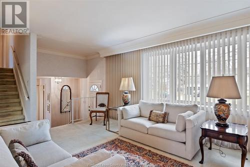 3585 Avondale Avenue, Windsor, ON - Indoor Photo Showing Living Room