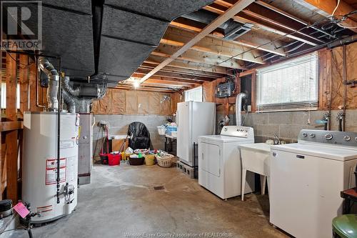 3585 Avondale Avenue, Windsor, ON - Indoor Photo Showing Laundry Room