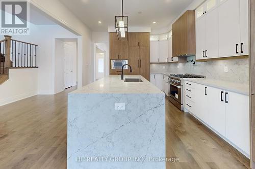 390 Danny Wheeler Boulevard, Georgina, ON - Indoor Photo Showing Kitchen With Upgraded Kitchen