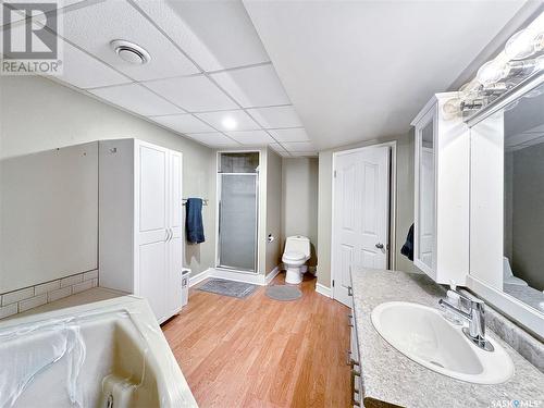 8 West Park Drive, Battleford, SK - Indoor Photo Showing Bathroom