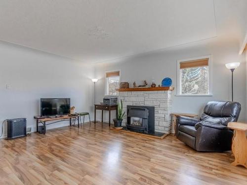 1007 Nicola Street, Kamloops, BC - Indoor Photo Showing Living Room With Fireplace