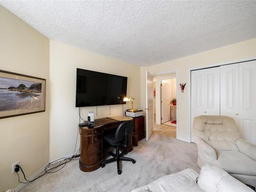 738-6880 Wallace Dr, Central Saanich, BC - Indoor