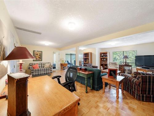 738-6880 Wallace Dr, Central Saanich, BC - Indoor