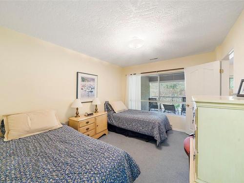 738-6880 Wallace Dr, Central Saanich, BC - Indoor Photo Showing Bedroom