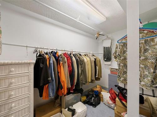 738-6880 Wallace Dr, Central Saanich, BC - Indoor With Storage