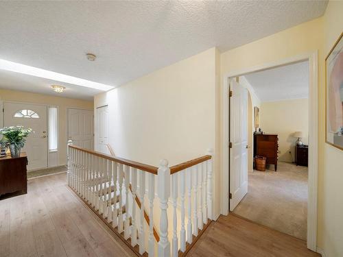 738-6880 Wallace Dr, Central Saanich, BC - Indoor Photo Showing Other Room