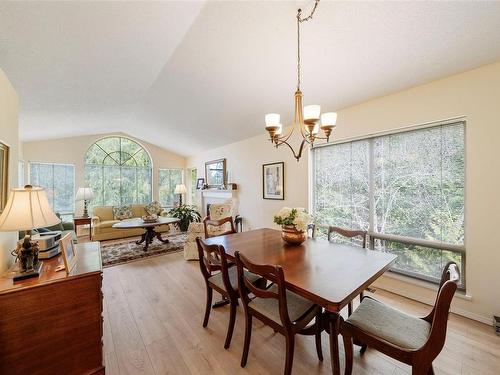738-6880 Wallace Dr, Central Saanich, BC - Indoor Photo Showing Dining Room