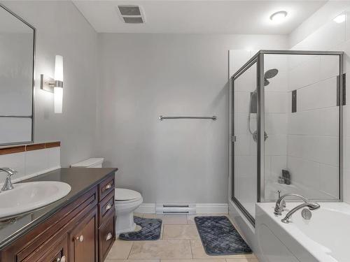 405-1335 Bear Mountain Pkwy, Langford, BC - Indoor Photo Showing Bathroom