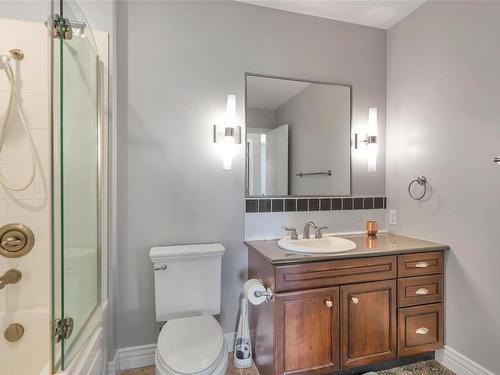 405-1335 Bear Mountain Pkwy, Langford, BC - Indoor Photo Showing Bathroom
