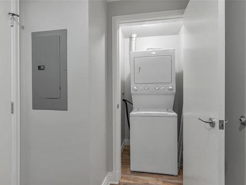 405-1335 Bear Mountain Pkwy, Langford, BC - Indoor Photo Showing Laundry Room