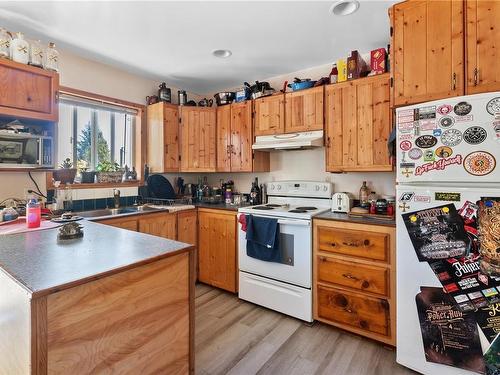 288 Albion Cres, Ucluelet, BC - Indoor Photo Showing Kitchen With Double Sink