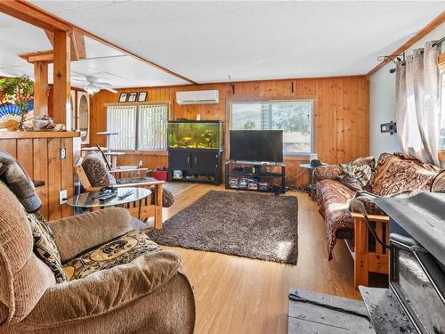 288 Albion Cres, Ucluelet, BC - Indoor Photo Showing Living Room