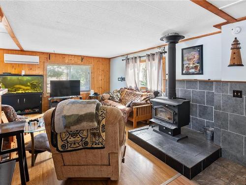 288 Albion Cres, Ucluelet, BC - Indoor Photo Showing Living Room With Fireplace