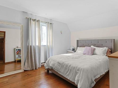 Chambre Ã Â coucher - 128 Mtée De La Grande-Ligne, Saint-Urbain-Premier, QC - Indoor Photo Showing Bedroom