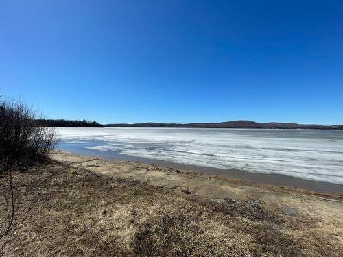 Stationnement - Mtée Lafrance, Lac-Des-Plages, QC 